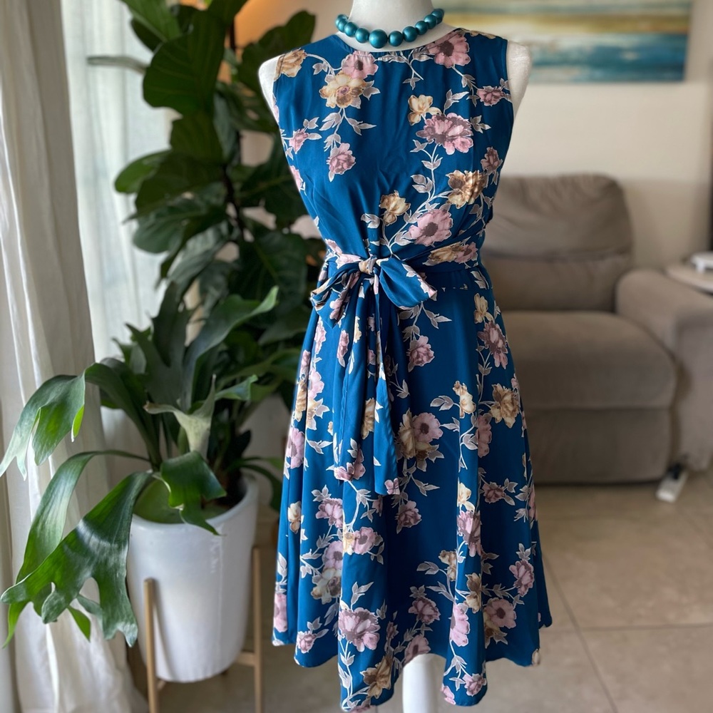 Contemporary Forever 21 dress (necklace not included)